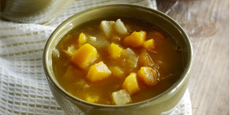 Maaltijdsoep met pompoen, selderij en savooiekool