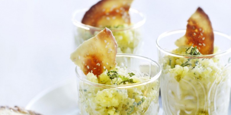 Mango-muntgranita met sesamwafel