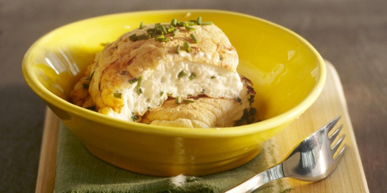 Omelet van eiwit met geitenkaas en bieslook