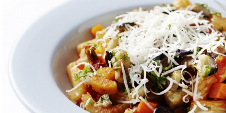 Pasta met tomaten-auberginesaus