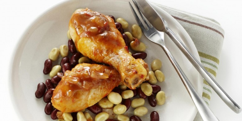 Pikante drumsticks met bonen