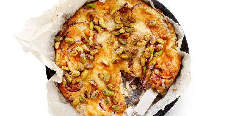 Rode-uiengratin met pistachenoten