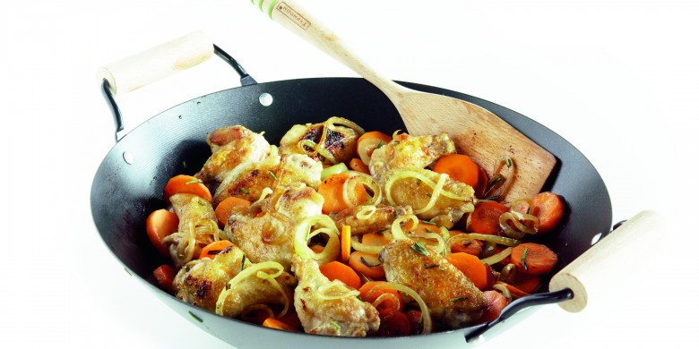 Roerbakschotel met winterwortel en kip