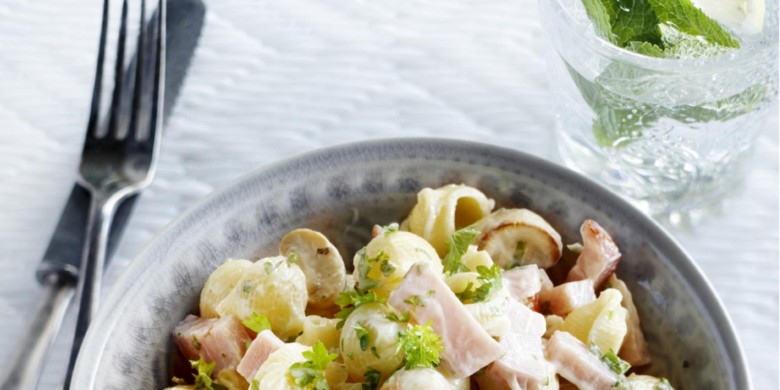 Salade van pastaschelpjes met ham en champignons