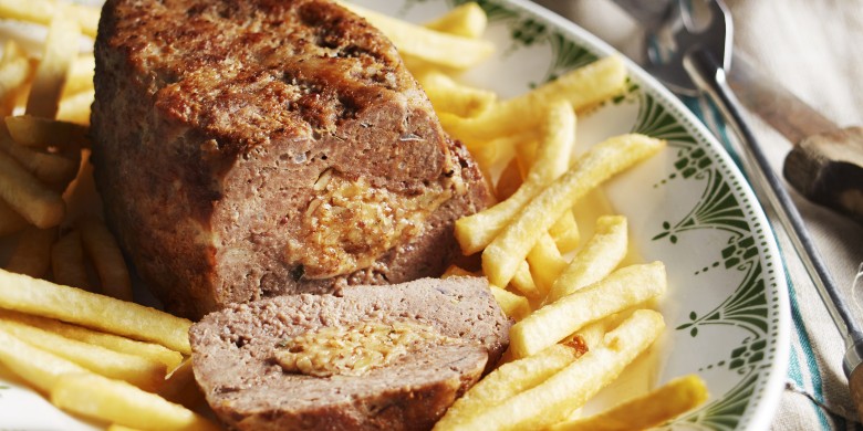 Gehaktbrood met oude kaas en pecannoten