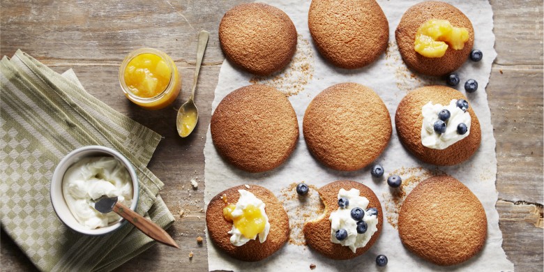 Eierkoeken met yoghurt en fruit