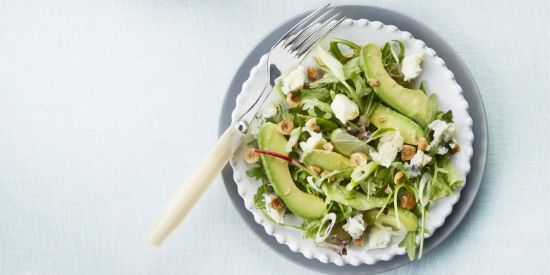 Avocadosalade met hazelnoten en limoendressing