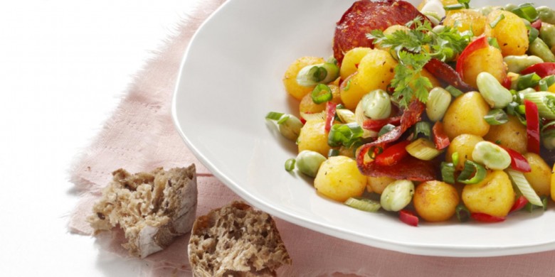 Spaanse aardappel-tuinbonensalade