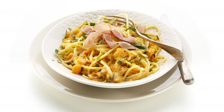 Pasta met pompoen en rauwe ham