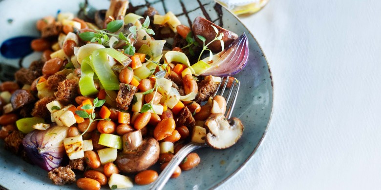 Bruinebonenschotel met wintergroenten