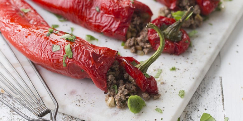 Puntpaprika met gehakt en olijven
