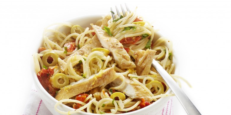 Spaghetti met makreel en olijven