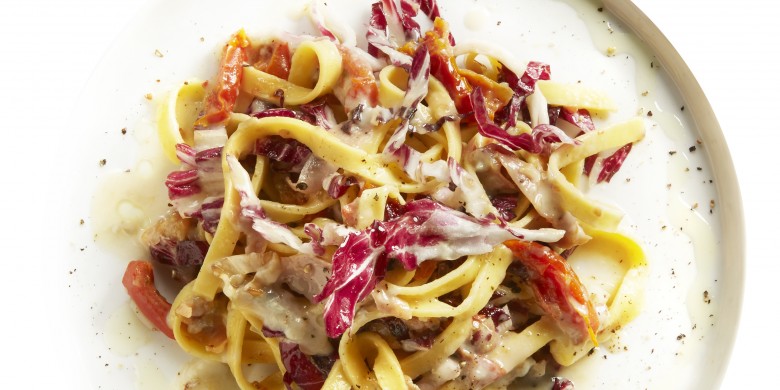 Tagliatelle met rauwe ham, radicchio en blauwe kaas