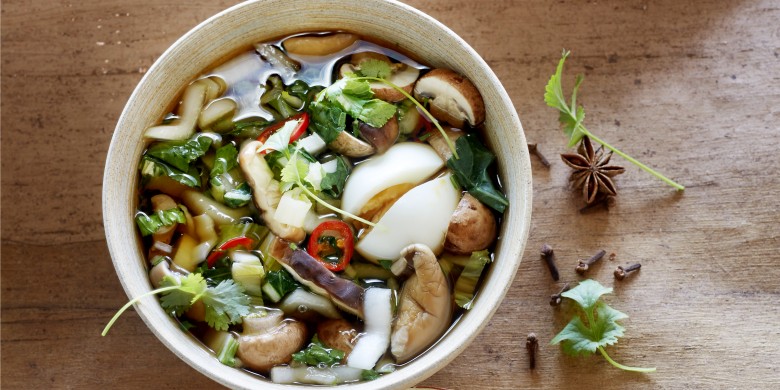 Oosterse groentebouillon