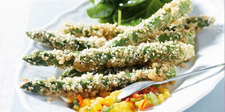 Gefrituurde asperges met mangosalsa