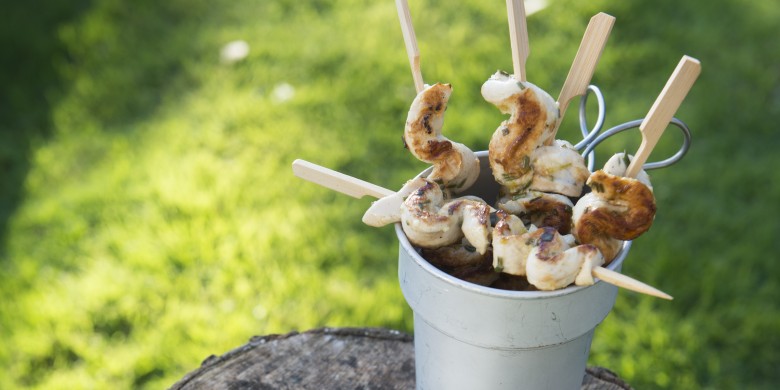 Gegrilde kipspiesjes met limoendip
