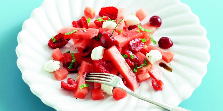 Roze fruitsalade met roomkaas