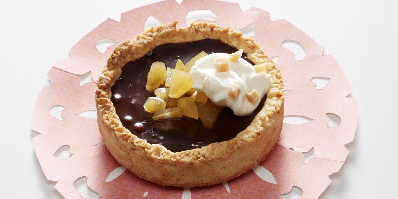Petit gateau met chocolade, karamel en gember