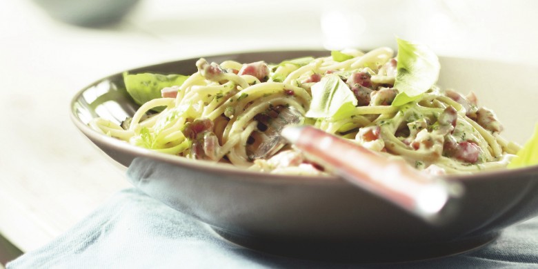 Spaghetti met blauwe kaas- en walnotensaus