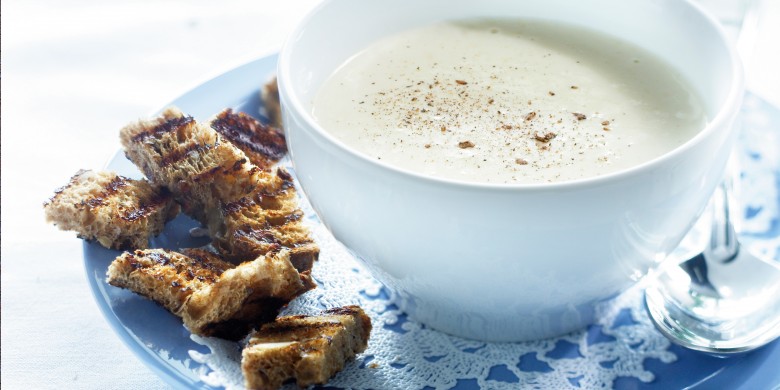 Hollandse kaassoep met notenbrood-croutons