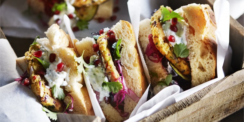 Hummusburger met gegrilde aubergine en fetasaus