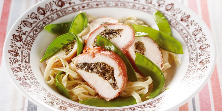 Kipfilet met tapenade en rauwe ham