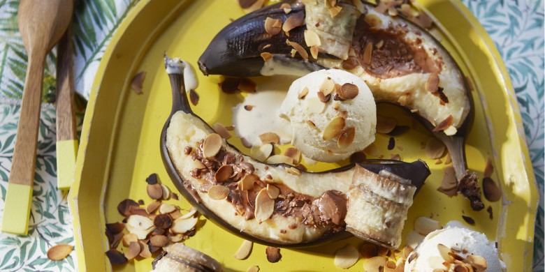 Banaan met gesmolten butterscotch-chocolade