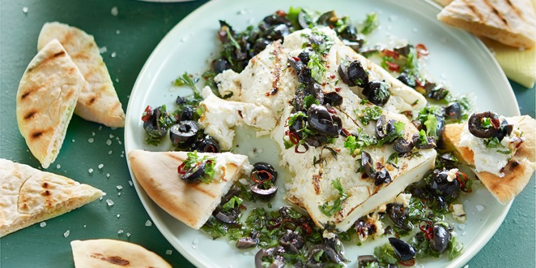 Gemarineerde feta met olijven en pitapuntjes