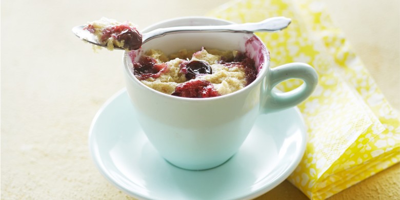 Banaan-havermoutontbijt in een mok