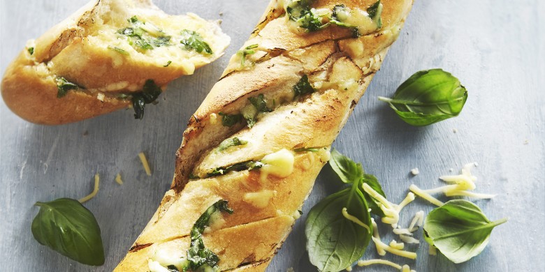 Stokbrood met kruidenboter en kaas