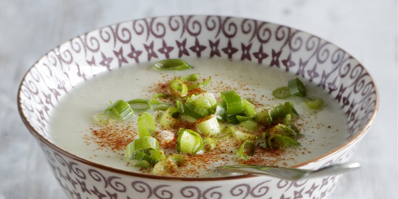 Knolselderijsoep met rode ui-crostini