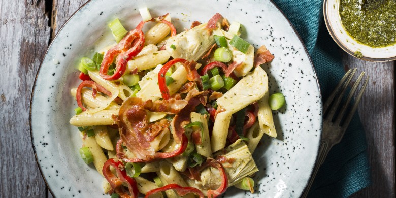 Penne met paprika, artisjok en pancetta