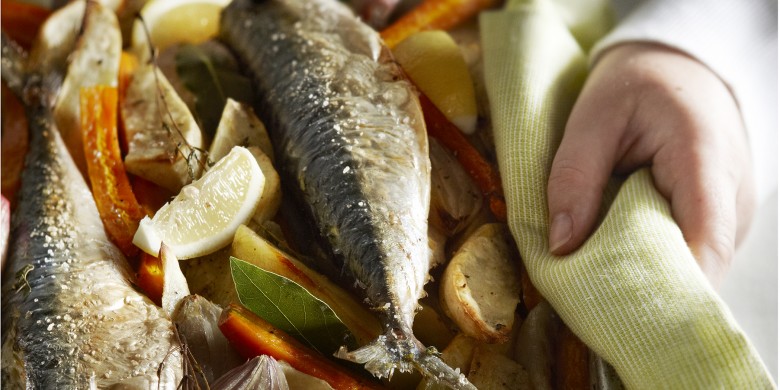 Ovengebakken makreel met winterpeen en laurier