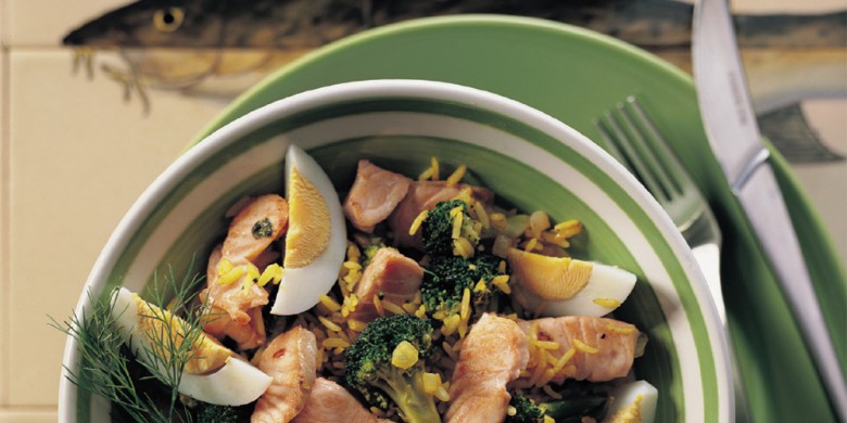 Rijst met gerookte zalm en ei