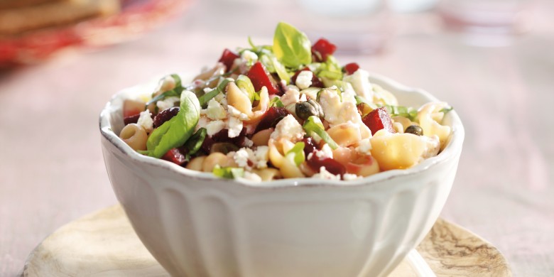 Pastaschelpjes met bieten, bosui en feta