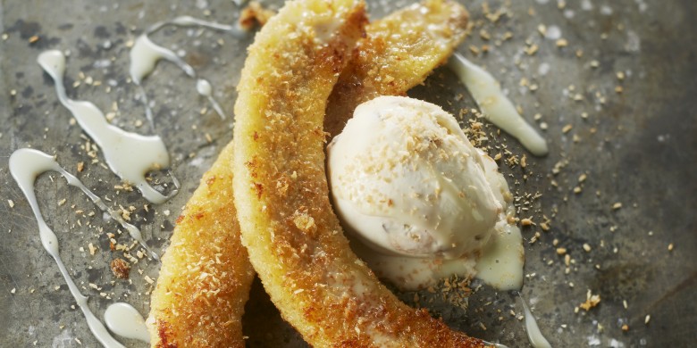 Gebakken banaan met witte chocolade-kokossaus