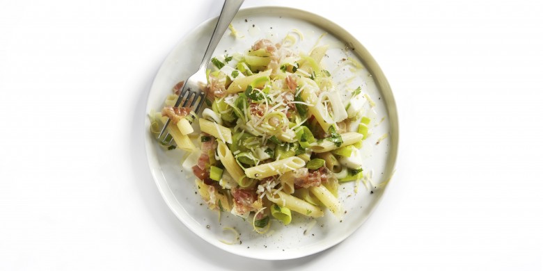 Penne met prei, pancetta en Parmezaan