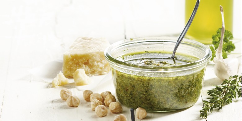 Peterselie-tijm pesto met hazelnoten