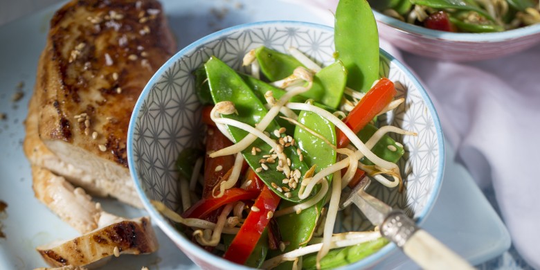 Peultjes uit de wok met sesamdressing