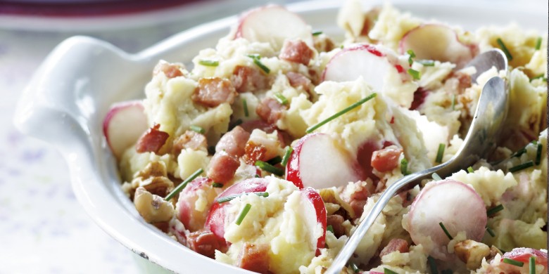 Radijsjesstamppot met spekjes en noten