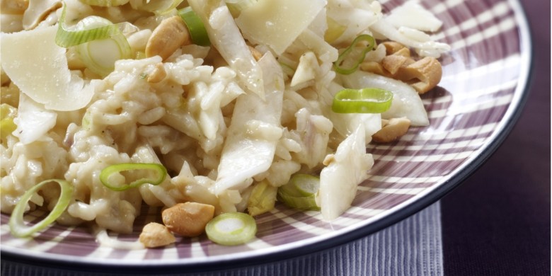 Risotto met witlof, kaas en cashewnoten