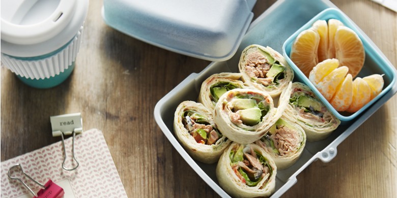 Tonijnrolletjes met tomatenmayonaise en olijven