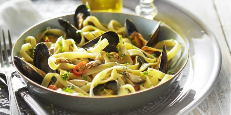 Tagliatelle met mosselen en rode peper