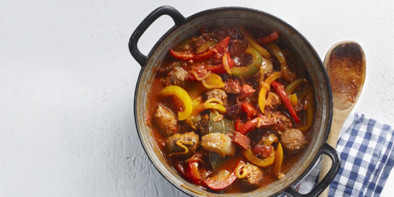 Snelle goulash met paprika en worst