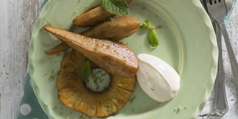 Geroosterde peer en ananas met muntsuiker
