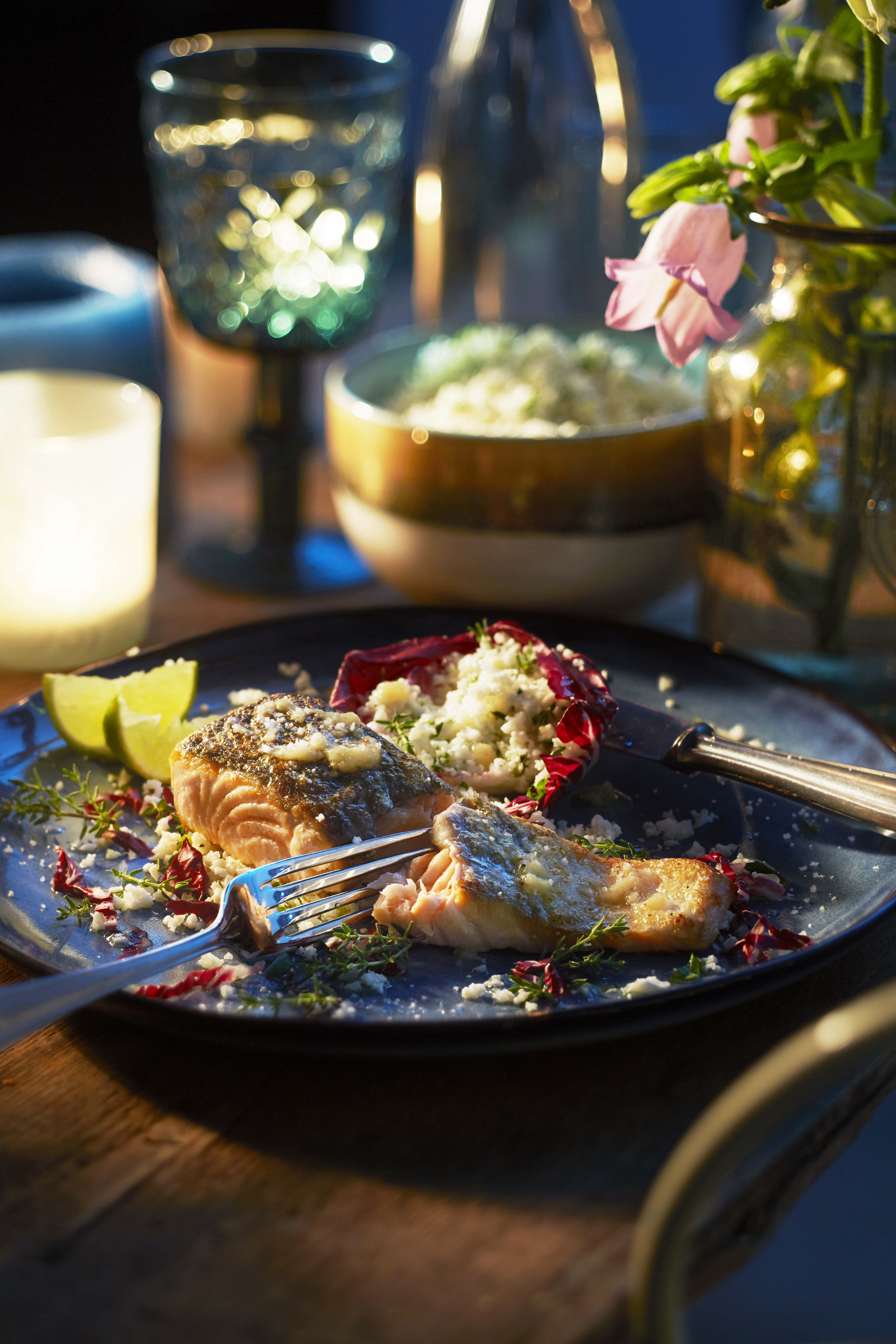 Zalm met bloemkoolcouscous en gepofte knoflook