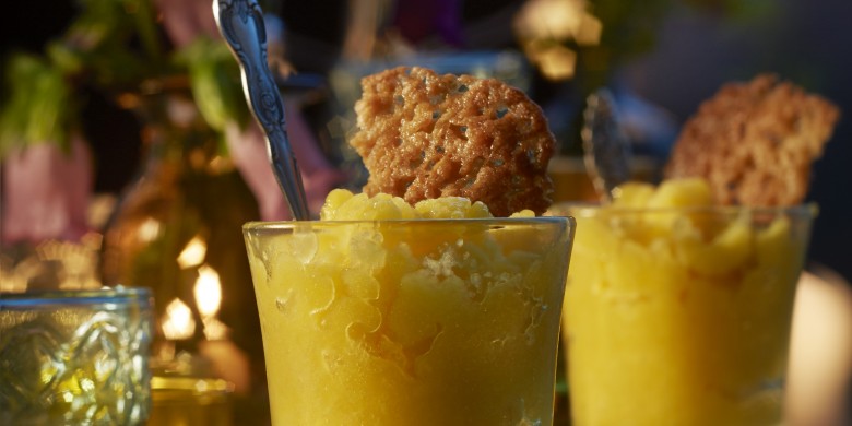 Granita van mango, gember en amandelkrokantje