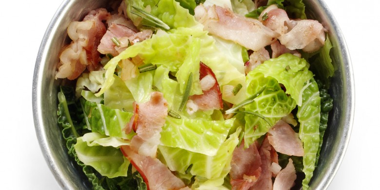 Savooiekool met rozemarijn en bacon