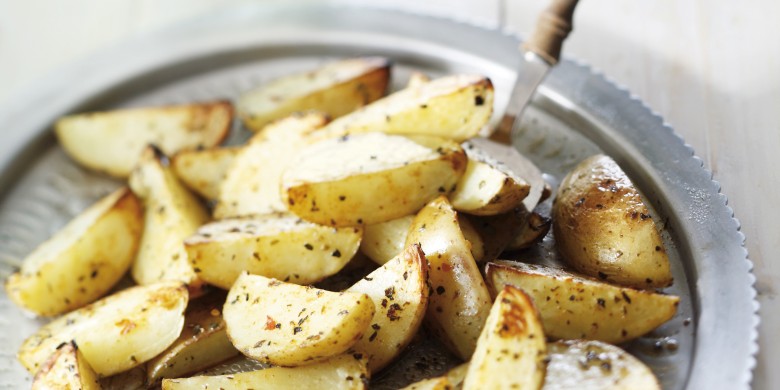 Snelle ovenaardappelen in de schil met oregano en chili
