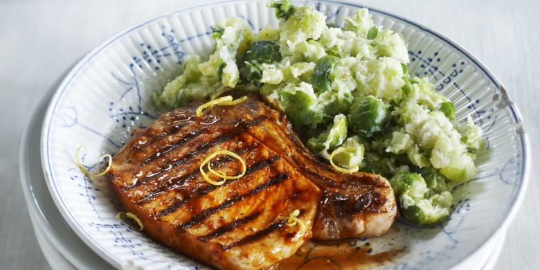 Spruitenpot met geroosterde ribkarbonade